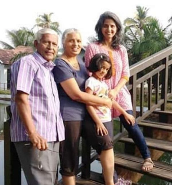 Rajini Chandy ze swoim mężem, córką i wnuczką