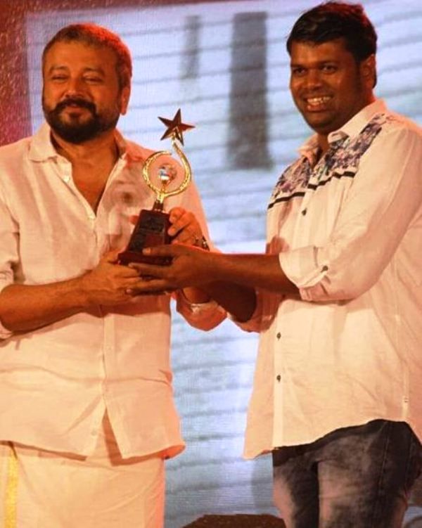 Saju Navodaya erhält eine Auszeichnung