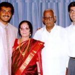 ajith-kumar-vanhempiensa ja veljensä kanssa
