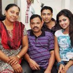 amala-paul-perheensä kanssa