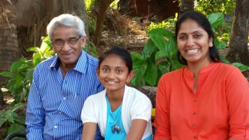 Anker Jhansi mit ihrem Vater und ihrer Tochter