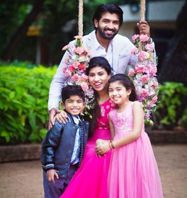 Arun Vijay sa suprugom i djecom