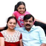 Achyuth Kumar med sin fru Nandini Patwardhan och dotter