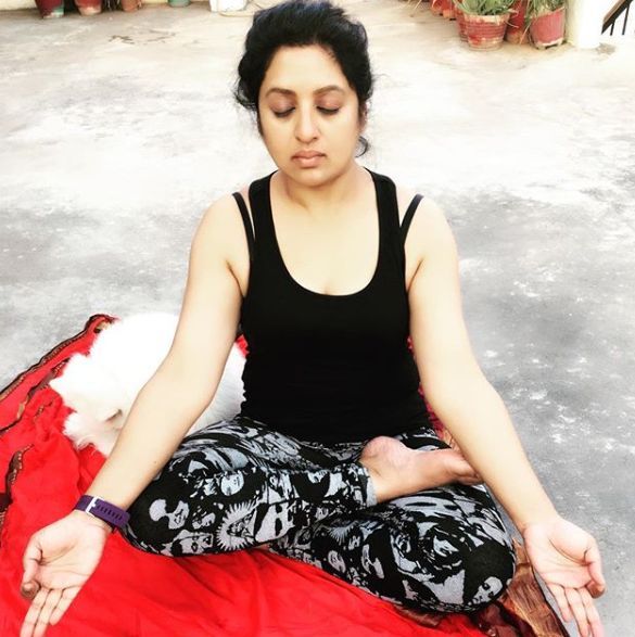 Shanoor Sana Begum melakukan Yoga