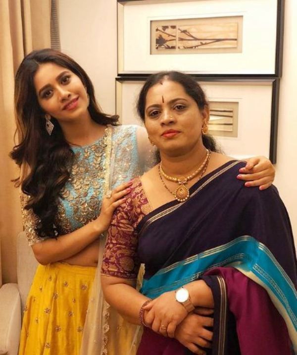 Nabha Natesh con su madre