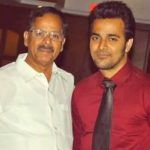 Srinish Aravind med sin far Aravind Nair