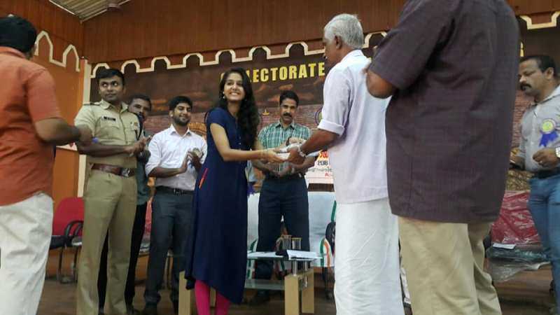Η Anaswara Rajan τιμάται στο Kannur Collectorate