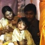 Dhanush mit seiner Frau und seinen Kindern