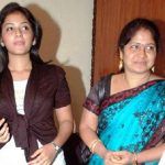 anjali-with-her-step-mother-bharathi-devi