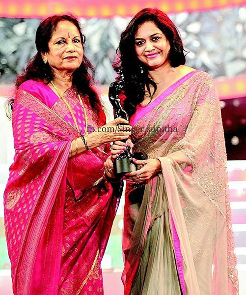 Sunitha Upadrashta odbiera swoją nagrodę Filmfare