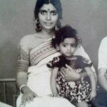 Удая Бхану (детство) с майка си Аруна