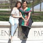 pranitha-subhash-dengan-ibunya
