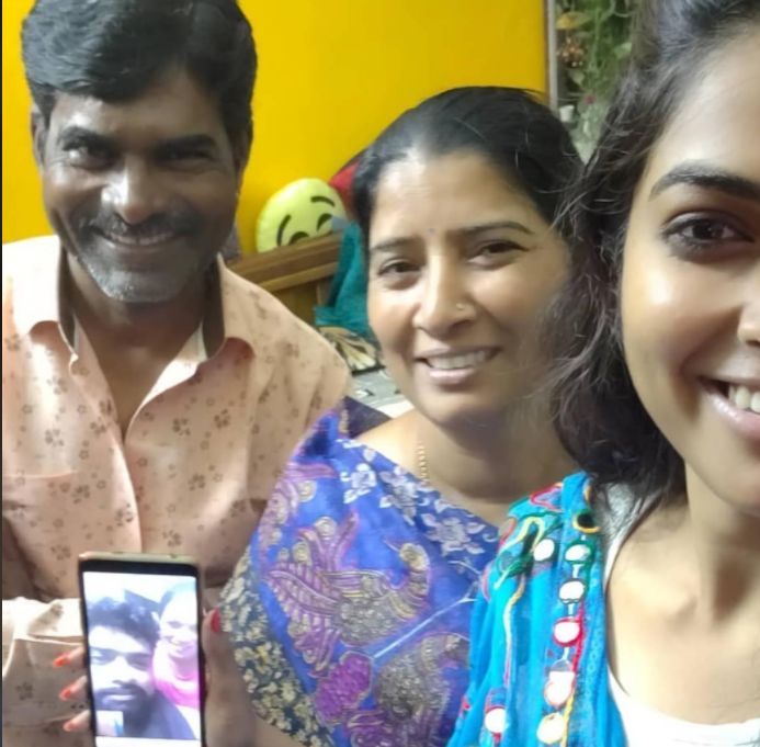 Divi Vadthya avec ses parents