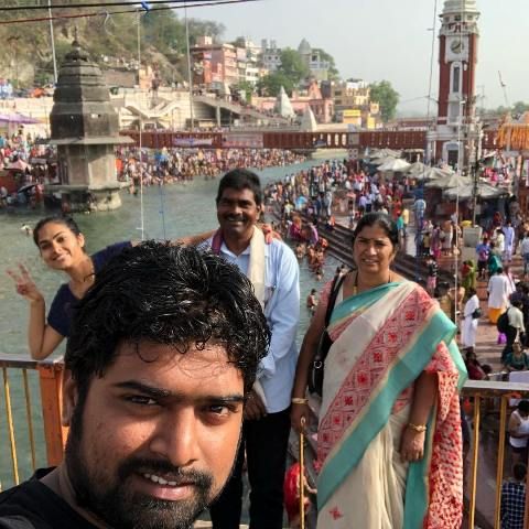 Divi Vadthya avec sa famille