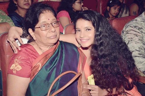 Shubha Poonja et sa mère