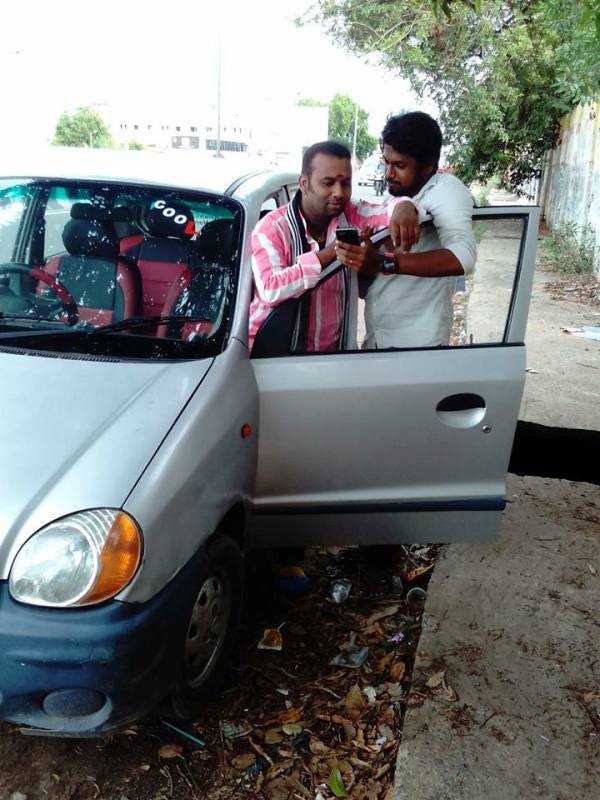 Cool Suresh amb el seu Hyundai Atos