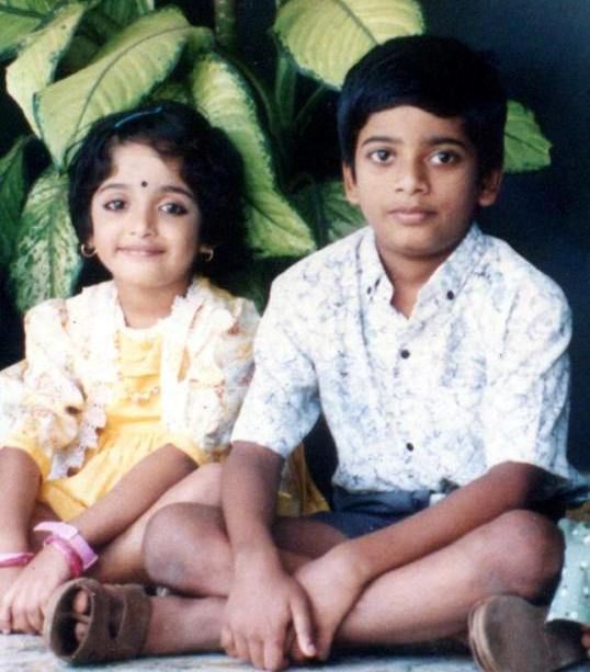 Photo d'enfance de Kavya Madhavan avec son frère Mithun