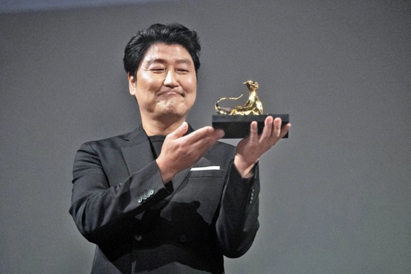 Song Kang-ho s nagradom za izvrsnost na 72. međunarodnom filmskom festivalu u Locarnu