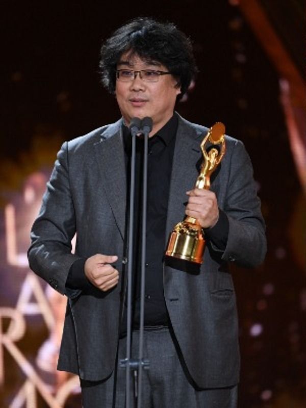 Bong Joon-ho tijekom govora o prihvaćanju na dodjeli filmskih nagrada Blue Dragon