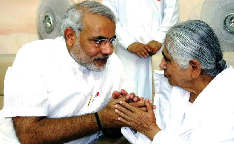 Dadi Janki với Thủ tướng Narendra Modi