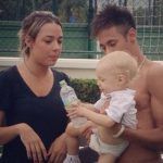 Carolina Dantas ja Neymar pitävät poikaansa