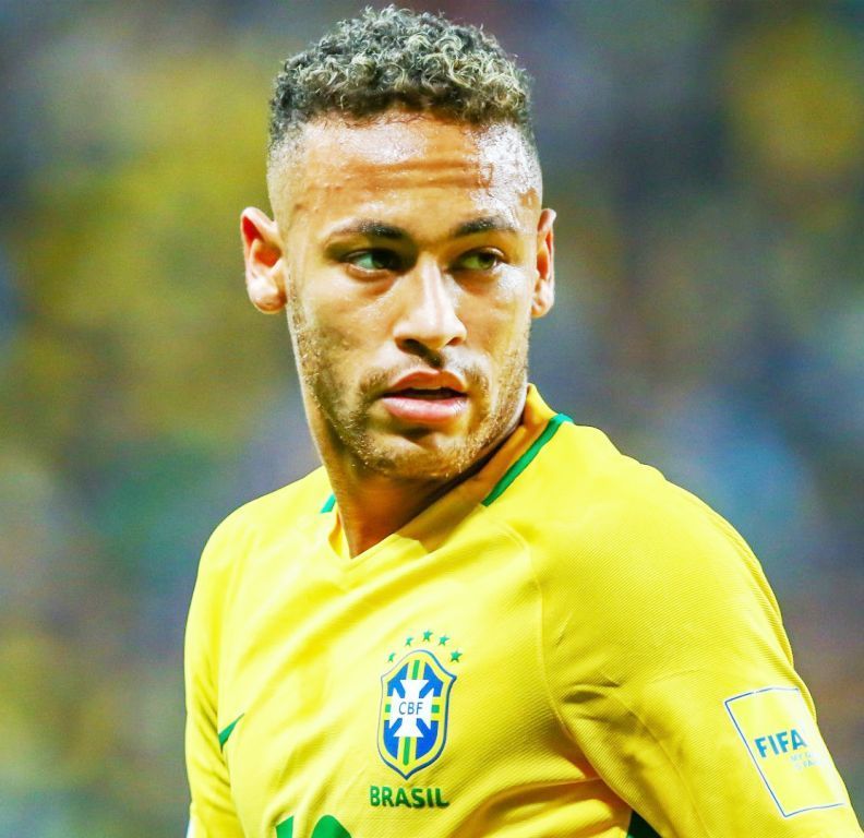 Neymar: altezza, peso, età, fidanzata, moglie, famiglia, biografia e altro
