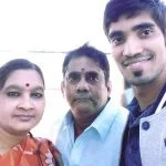   Srikanth Kidambi z rodzicami