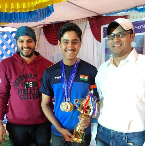   Shahu Tushar Mane après avoir remporté le championnat de tir ouvert de Hubballi