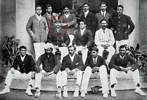 Palwankar Baloo koos oma meeskonnaga Poona jõusaalis