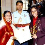 Saina Nehwal menerima Penghargaan Arjuna
