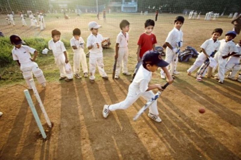 Noored kriketimängijad Kamati memoriaalil