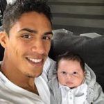 Raphael Varane med sin son