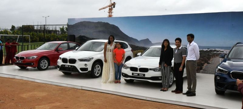 Dipa Karmakar, Sachin Tendulkar PV Sindhu ve Sakshi Malik'in Huzurunda BMW Otomobiliyle Poz Verdi