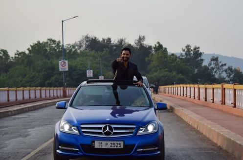 Prathamesh Maulingkar mit seinem Auto