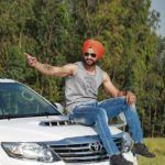 Сандийп Сингх с колата си за Фортунер