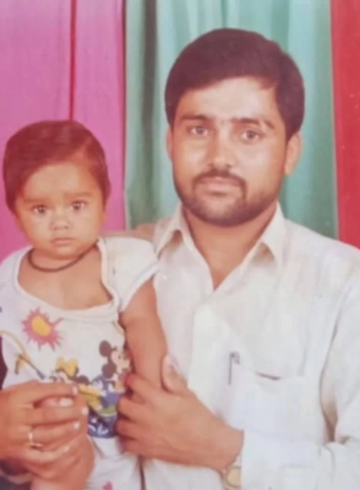   Divya Kakran's childhood photo with her father 
