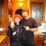 Undertaker poikansa Gunner Vincentin kanssa