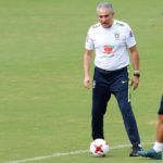 Roberto Firmino avec l'entraîneur du Brésil Tite