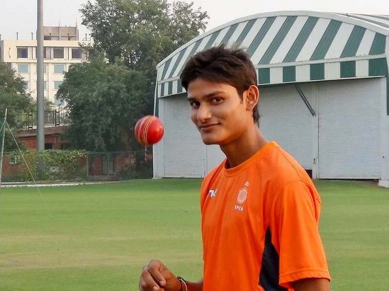   कुलदीप सेन मध्य प्रदेश क्रिकेट अकादमी में अभ्यास करते हुए