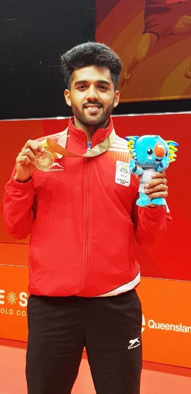   Sanil Shetty med en bronsemedalje under 2018 CWG