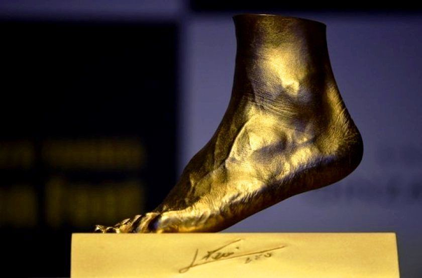 लियोनेल मेस्सी की सोने की प्रतिकृति