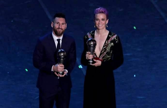 Lionel Messi kasama si Megan Rapinoe