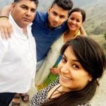   Rishabh Pant bersama ibu bapa dan kakaknya