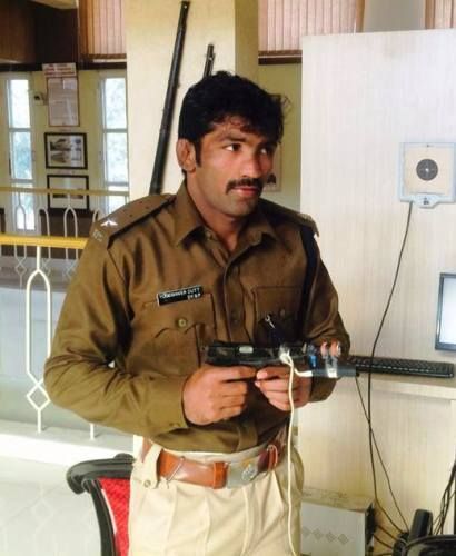 Yogeshwar Dutt trong vai Cảnh sát DSP Haryana