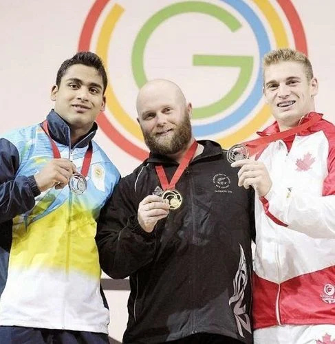   Vikas Thakur se svou stříbrnou medailí na Hrách Commonwealthu 2014