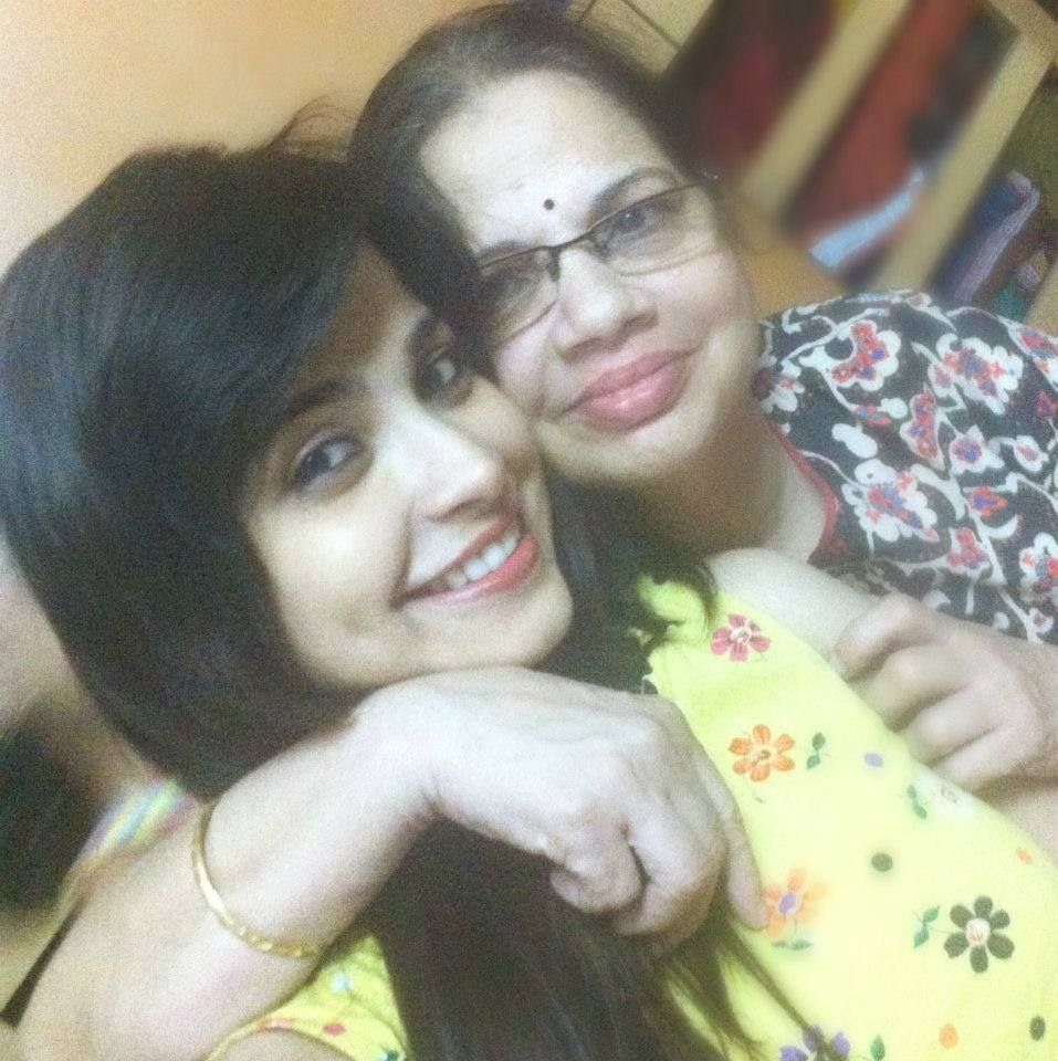 Harsha Khandeparkar koos oma emaga