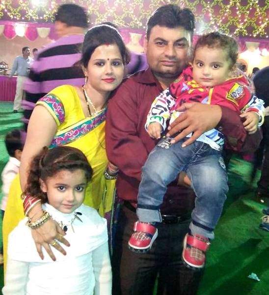Ekagra Dwivedi con su familia