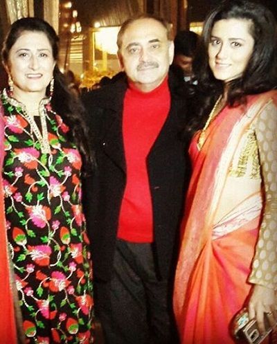 Ridhi Dogra med sine forældre