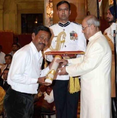 Karimul Haque mottar Padma Shri-prisen (2017)