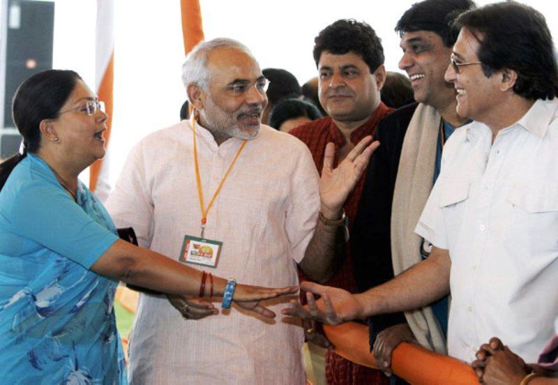 मुकेश खन्ना और मुकेश ऋषि विजयपुर के लिए एनसी उम्मीदवार के साथ, सुरजीत सिंह स्लैथिया, गोरखपुर में एक सार्वजनिक बैठक के दौरान